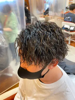 ショート パーマ メンズ 塩谷黎✨イルミナ カラーメンズパーマ✨のヘアスタイル
