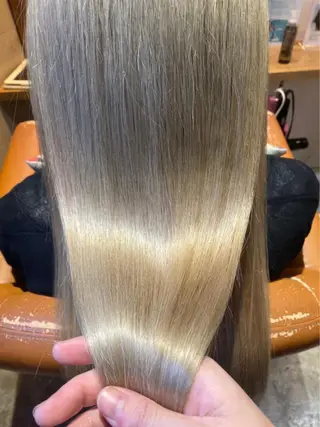 セミロング カラー レイヤー×艶髪特化 マネージャー安藤光司のヘアスタイル