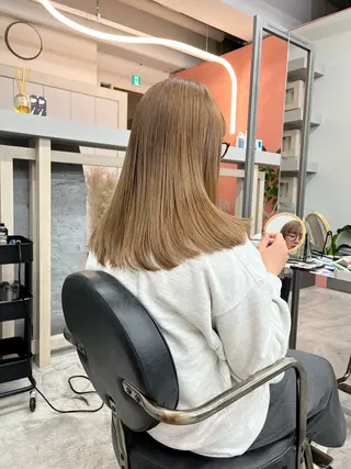 セミロング カラー 末永 咲希のヘアスタイル