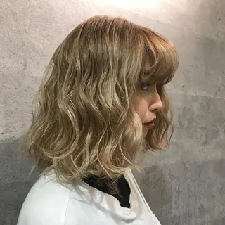 ミディアム カラー Yuki☺︎パーマ レイヤーカットのヘアスタイル
