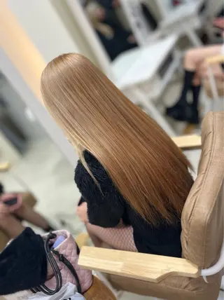 ロング カラー ミルクティー量産💙 💙ブリーチ特化💙のヘアスタイル