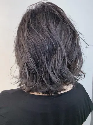 ミディアム カラー _WHITE 天王寺のヘアスタイル