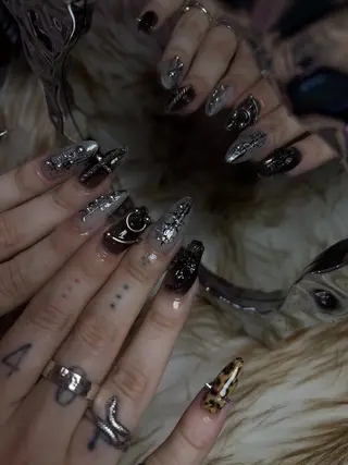 ネイル Dark Honey Ivyのネイルデザイン