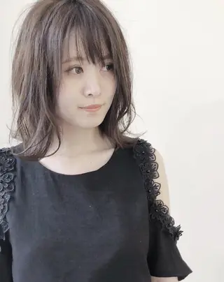 ミディアム カラー 松下 輝璃のヘアスタイル
