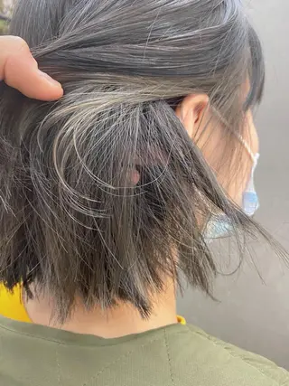 ショート カラー 韓国🇰🇷レイヤー カットオリーブカラーのヘアスタイル