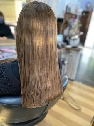 ロング カラー コグチ ヒカルのヘアスタイル