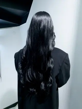 ロング カラー yiye shioriのヘアスタイル