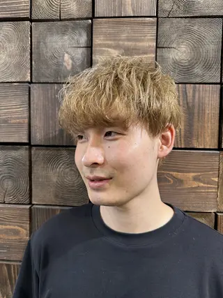 メンズ 齊藤政太 顔周り カット 透明感カラーのヘアスタイル