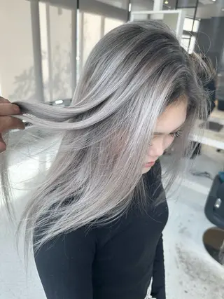 ロング カラー 井上 一平のヘアスタイル