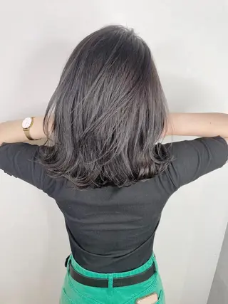 ミディアム ＿WHITE鳳店 アンダーバーホワイトのヘアスタイル