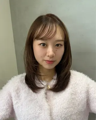 ミディアム 柔らかレイヤー× 透け感カラー/SUのヘアスタイル