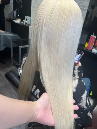 ロング Lilly 中谷友里のヘアスタイル