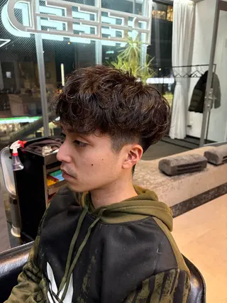 ショート パーマ メンズ メンズ特化 宮崎大弥のヘアスタイル