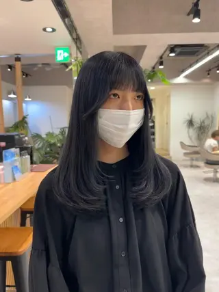 ミディアム カラー レイヤー/顔まわり カット/地毛風カラーのヘアスタイル