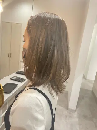 セミロング カラー やまこし 美裕樹のヘアスタイル
