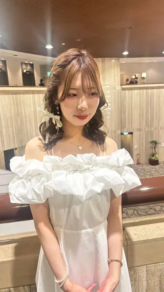 ミディアム 朝尾 愛花のヘアスタイル