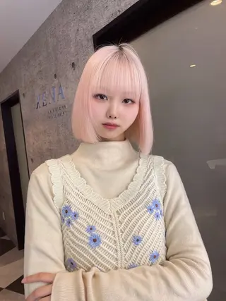 ショート GEM YURI ハイトーンカラーのヘアスタイル