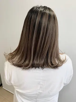 ミディアム カラー パーマ ヘアアレンジ ハイトーン カラーのヘアスタイル