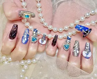 ネイル Queenie 🦋のネイルデザイン