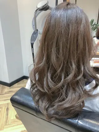 セミロング ﾊｲﾄｰﾝ/ｶﾗｰ/ 用賀/稲若健太郎のヘアスタイル