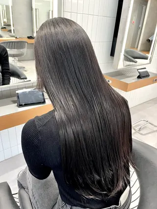 ロング カラー 圧倒的 毛流れ センターパートのヘアスタイル