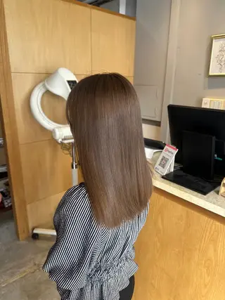 ミディアム miloc MOMOKAのヘアスタイル