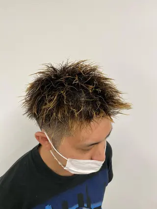 ショート パーマ メンズ 鍋島 拓真のヘアスタイル