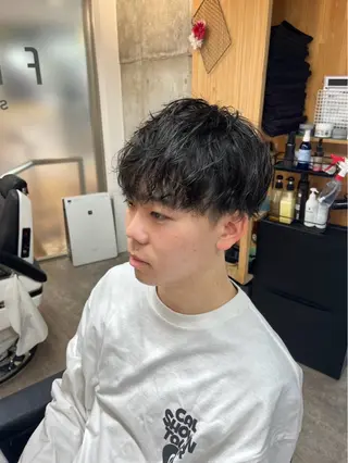 ミディアム パーマ メンズ 佐々木 優人のヘアスタイル