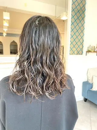 セミロング 饒平名 知也のヘアスタイル