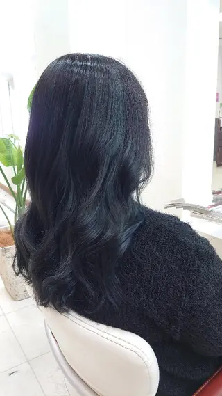 カラー ロング キンジョウ エナミのヘアスタイル