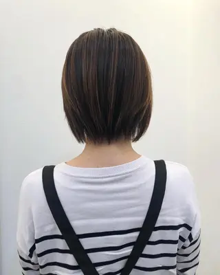 ショート カラー ツノガイ エリのヘアスタイル