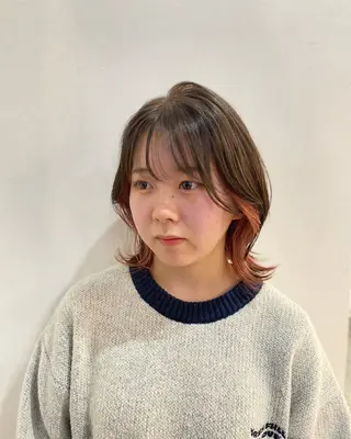ミディアム カラー 内田 穂乃香のヘアスタイル