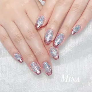 ネイル 🦋 Queenieのネイルデザイン