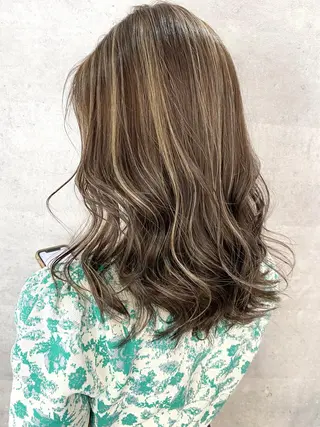 セミロング KYOKO 【Bear】のヘアスタイル