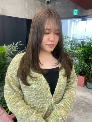 ロング MIFA レイヤー／パーマのヘアスタイル