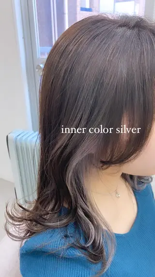 セミロング カラー しみず さきのヘアスタイル