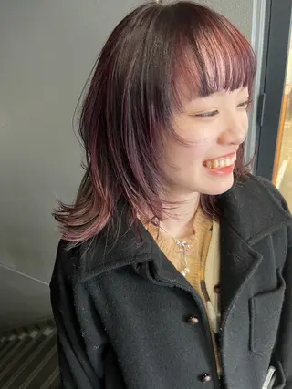 ミディアム カラー 💓パーマ，💗 レイヤーカットのヘアスタイル