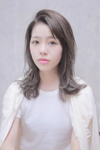 セミロング 及川 光のヘアスタイル