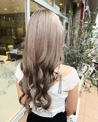 ロング カラー 美髪矯正/髪質改善 /透明感ある艶カラーのヘアスタイル