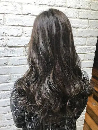 ロング カラー UMEDA FIGAROのヘアスタイル