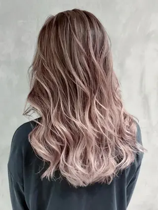 ロング ケアブリーチ 黒瀬有汰のヘアスタイル