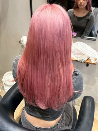 ロング 紅/透明感カラー /ハイトーン/カットのヘアスタイル