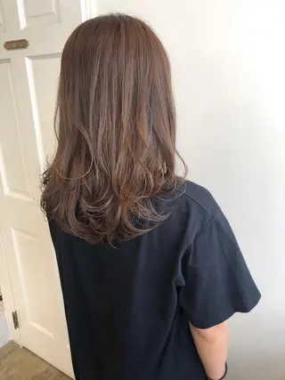 ミディアム カラー パーマ MIOベージュカラー 柔らかいカラーのヘアスタイル