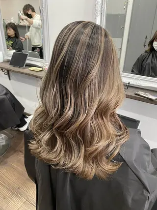 ロング バレイヤージュ 隅中秀弥のヘアスタイル