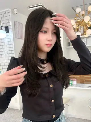 ロング カラー LOMARLIE JURIAのヘアスタイル