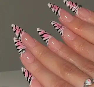 ネイル ネイリスト ハンのネイルデザイン