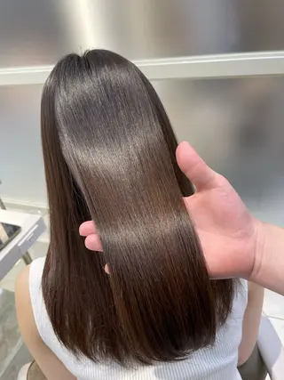 ロング 𝐑𝐞𝐨/透明感 𝐜𝐨𝐥𝐨𝐫のヘアスタイル