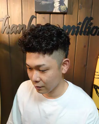 パーマ メンズ 岡林 選のヘアスタイル