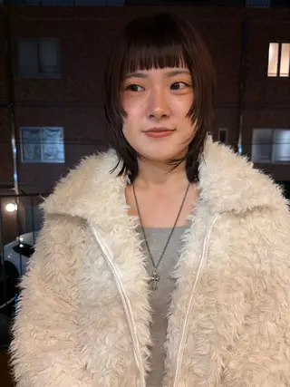 ミディアム YUUKI/ウルフ .ハイレイヤーのヘアスタイル