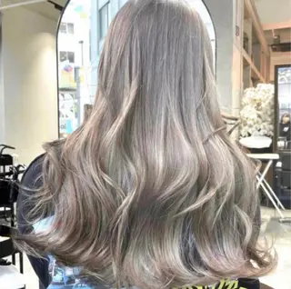 セミロング カラー 🌹TikTok４万 ﾌｫﾛﾜｰ🌹AKIのヘアスタイル